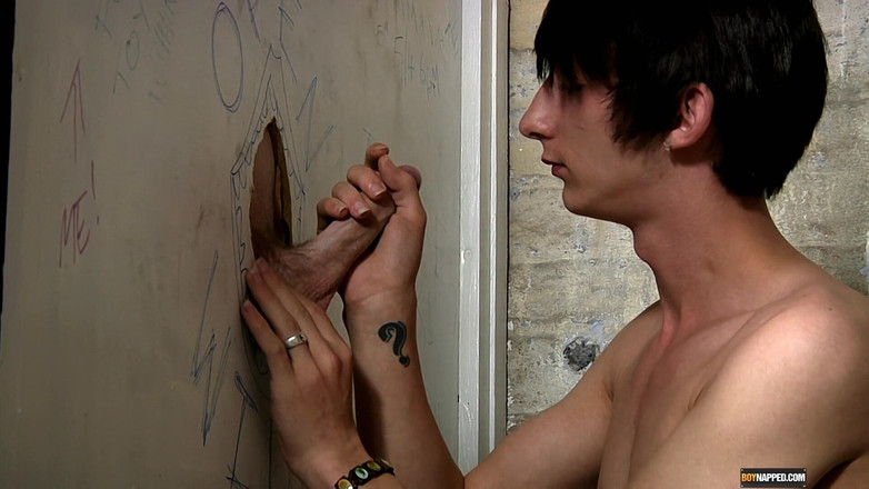 BoyNapped: Wachten om anonieme pik te plezieren