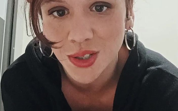 Launiexxxx: Trisha se joacă cu ea și curul ei