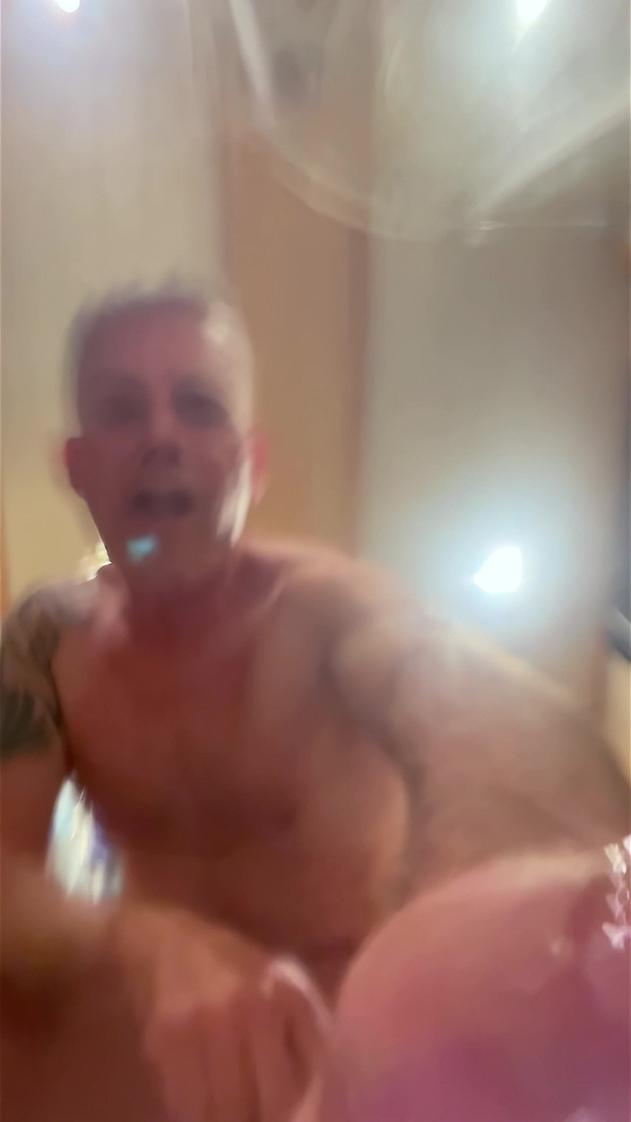 NakedFoxx: En primer plano - heterosexual semental fresco de la ducha torres...