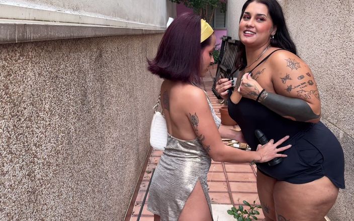 Quente club: Fat Girl Picked up MILF at Carnival Block and Took...