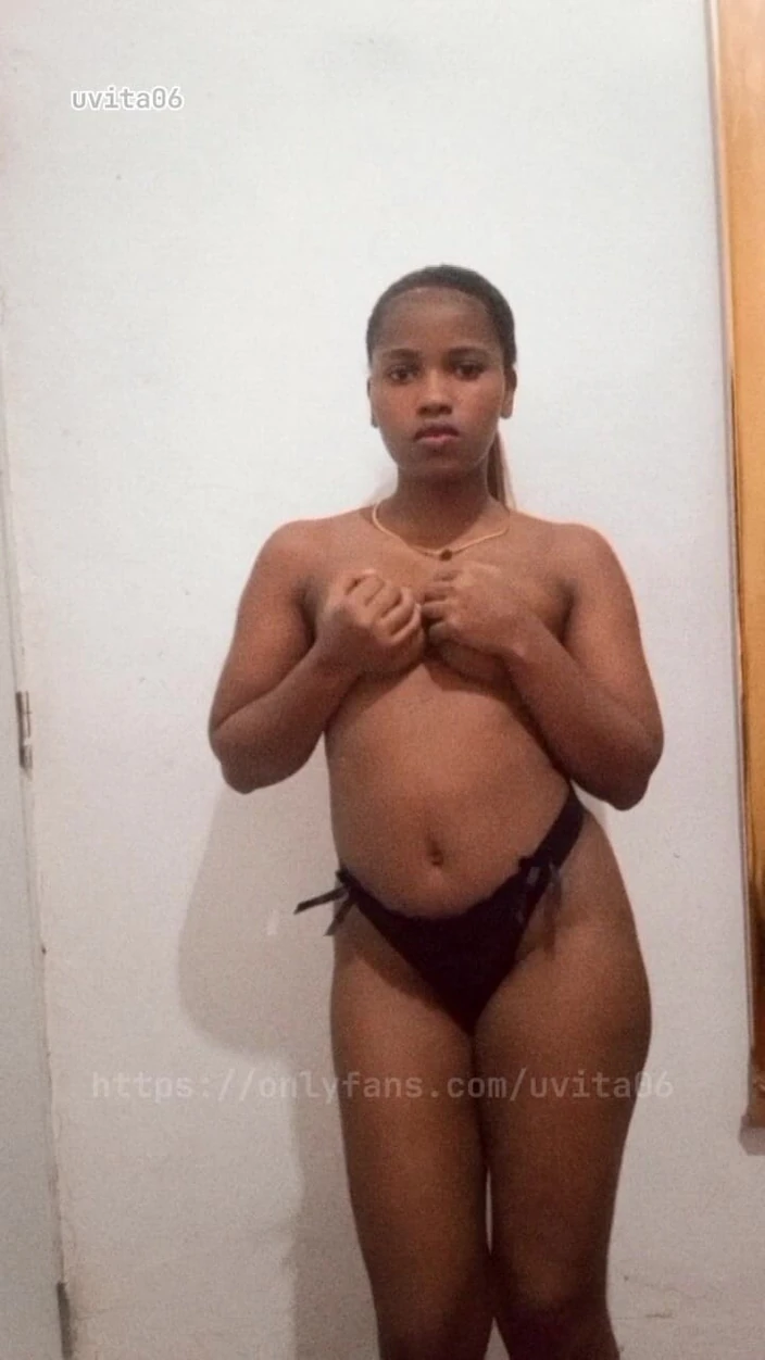 Minayi: I Love to Rock My Huge Ass and Dance Sexy...