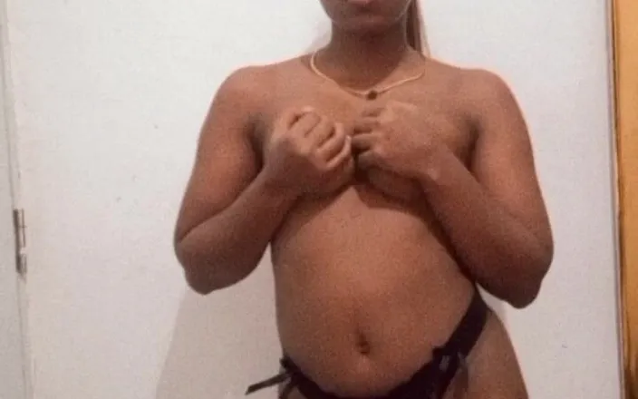 Minayi: I Love to Rock My Huge Ass and Dance Sexy...