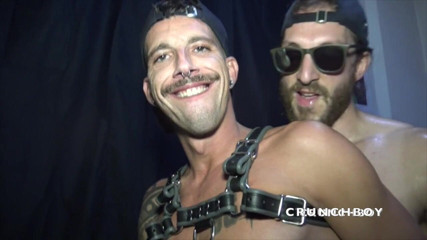 The official French bareback channel: Gay fodido em pêlo por hetero curioso com rosto mascarado