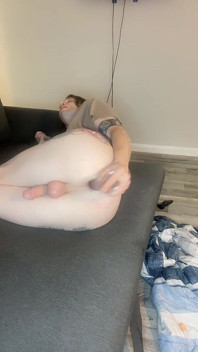 Self Výstřik Na Obličej!! Femboy Tessa Si Hraje Se Svým Zadkem a Stříká Na Vlastní Obličej!