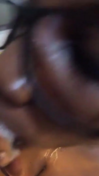 Ogni succhia il cazzo è sensuale ogni parte del salivoso pompino bagnato che mi fa sorridere - Jhodez1