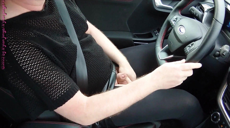 Carmen_Nylonjunge: 車の中でセクシーな軽薄 2.女装子
