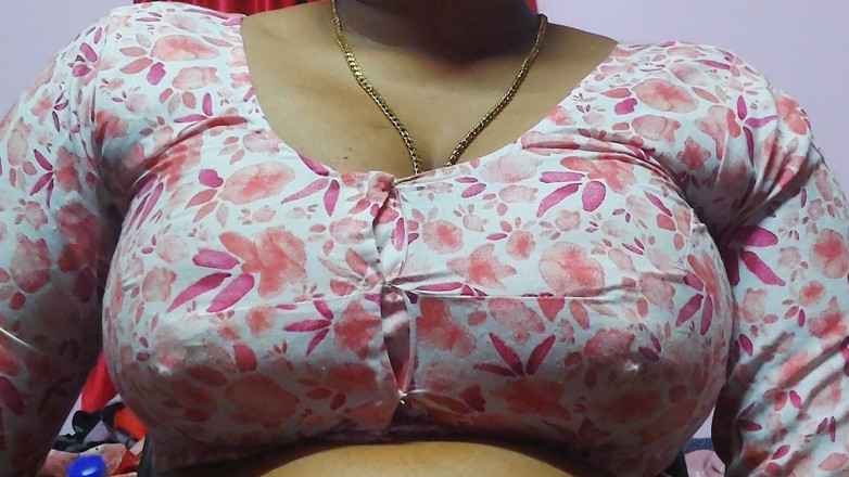 Desi Mohini: Ông chủ mời nhân viên tình dục đến nhà anh ấy