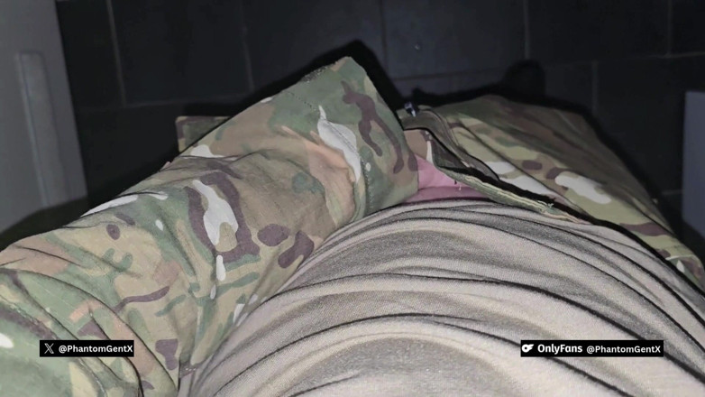 PhantomGentX: Phantomgentx - Geiler Soldat in Uniform Darf Sich Nicht Erwischen Lassen!...