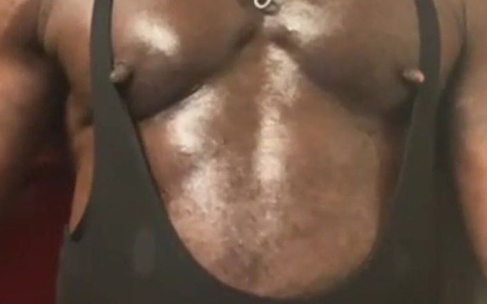 Black smoking muscle stepdad: Adegan merokok dengan kulit dan ketat yang seksi dan cergas