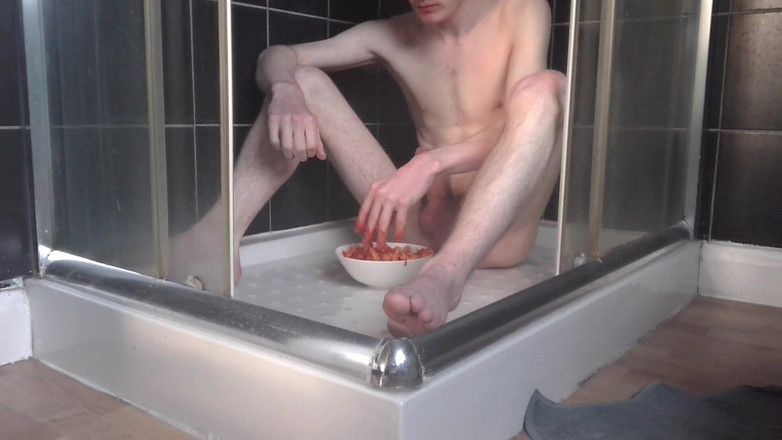 Forest Boi: Twink Makan Makanan Di Luar Lantai