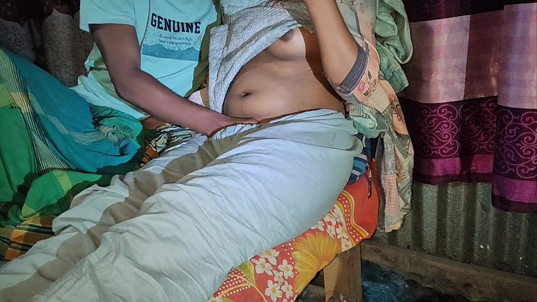 Rozi: 흑누나의 젖탱이를 빠는 18살 소녀