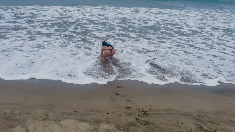 katha: Eu celebro o ano novo na praia com minha madrasta...