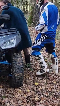 Esibizione a tre con un ragazzo in un atv che adorava fottermi il culo