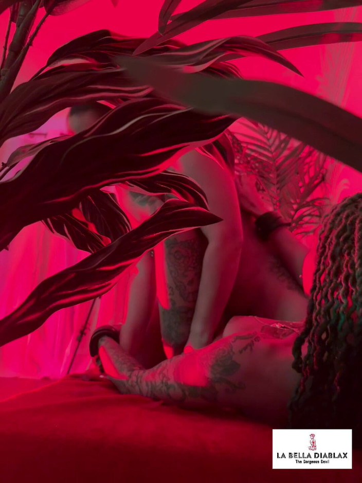 LaBellaDX: Wetkittycity ile kırmızı tutku bts