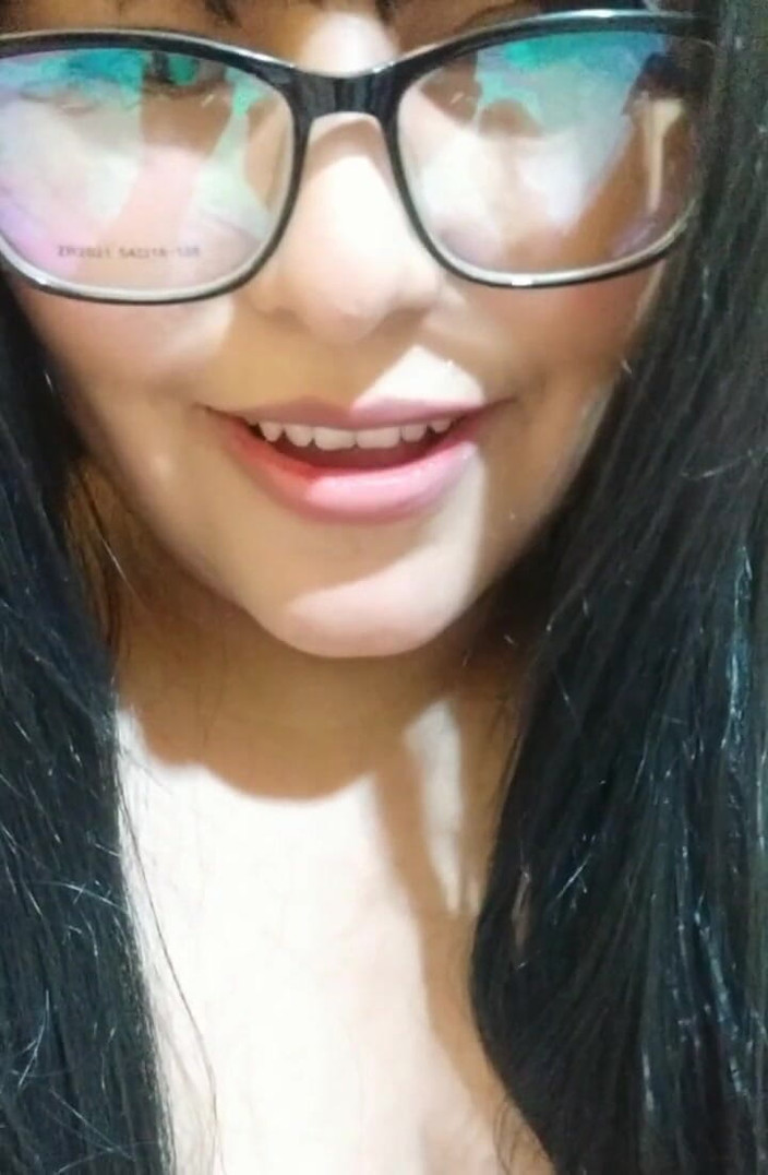 Carla Villalobos: Kırmızı tangalı büyük götlü kadın içinde işini bitirecek bir adamla...