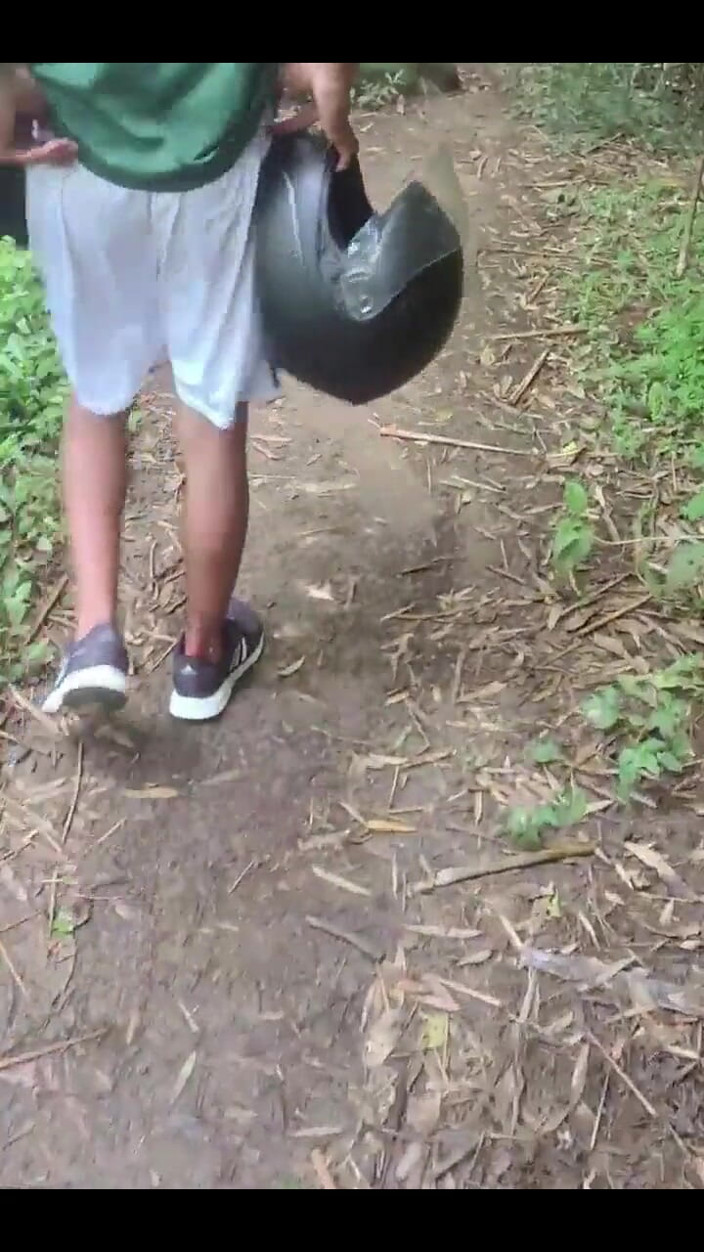 Skinny23cm: ผัวของเพื่อนบ้านเย็ดกูขณะที่เขาสูบบุหรี่