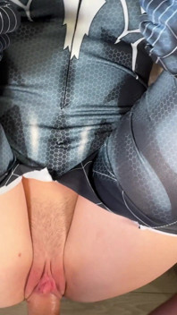 Spider Dívka s velkým zadkem jezdí na péru, dokud se nevystříká - POV