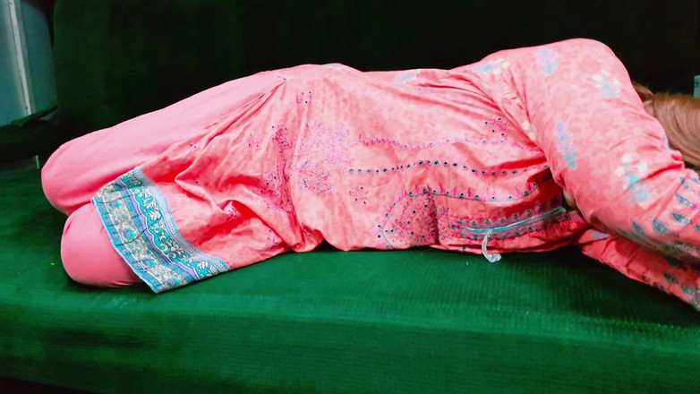 Faryal: Romance en tren - conoce al azar a una hermosa chica...