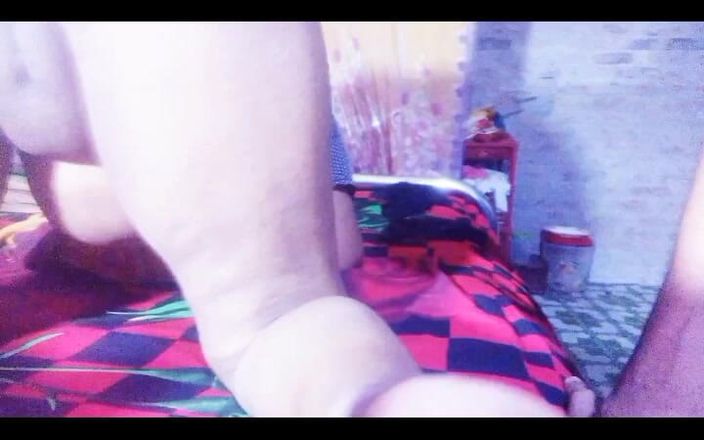 Sadia vabi: Sadia Shows His Pussy Fingaring