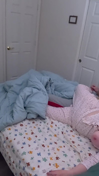 La Sorellastra Nborrata E Culona Condivide Un Letto Con Il Fratellastro