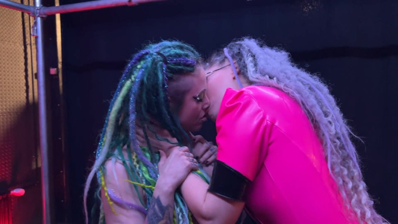 EdgesOfReality: Una bollente ragazza bollente su ragazza