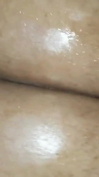 Üvey kız kardeşim beni odamda mastürbasyon yaparken yakaladı, bana ne verdiğini görün