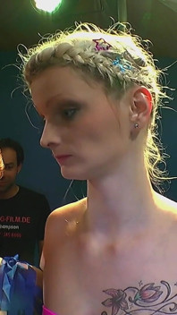 Des Salopes Dévouées Dans Une Orgie Déjantée Dans Un Gangbang