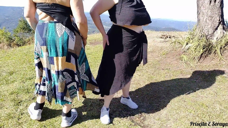 Priscila: Madrasta E Enteada Se Exibindo Em Publico No Jardim, Tomando...
