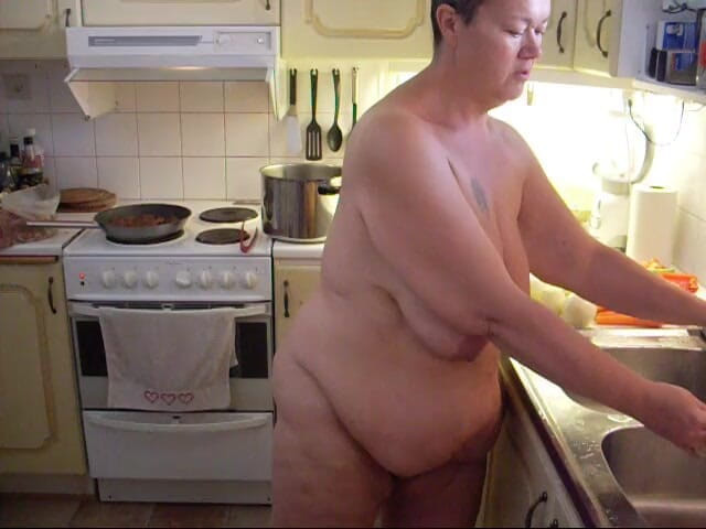 Sex hub couple: Jen Is Cooking Food All Naked