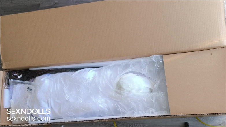Sex 'n Dolls: Sex Doll Unboxing ASMR and Rubbing Tits