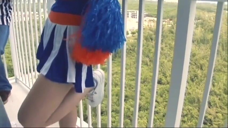 Josh Stone XXX: La cheerleader teenager Kiki viene sfondata dal cazzo mostruoso di...