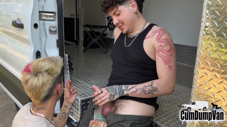Cum Dump Van: Beccata in Pubblico a Succhiare Un Grosso Cazzo Pompino E...