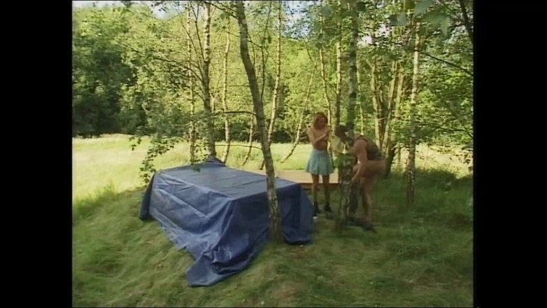 Deutschland porn: 两个金发女郎和一个大鸡巴坚硬的军人做爱