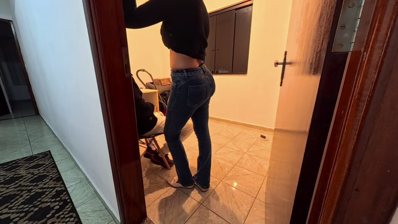 Gabi SweetCouplesStories: karmachaari kanpni ke stokroom men chaaron or bevkooph bana rahe...