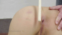 Spanking Server: Lea bičuje zadek