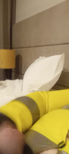 Latex Boy: Zamaskowany lateks vis cumming