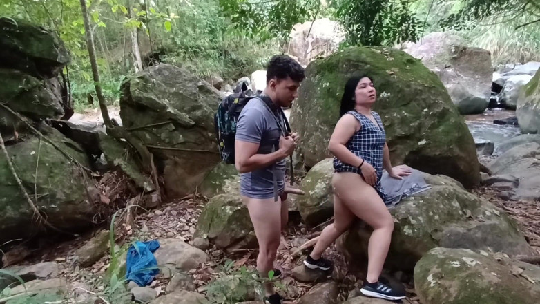 venusandzeus: Awek membenarkan cikgunya mengongkeknya di dalam hutan selepas kolej. Si...