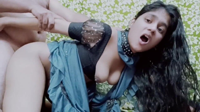 Couplemastiii: bhaartiy premika ki shaadi se pahle premi dvara chudaee