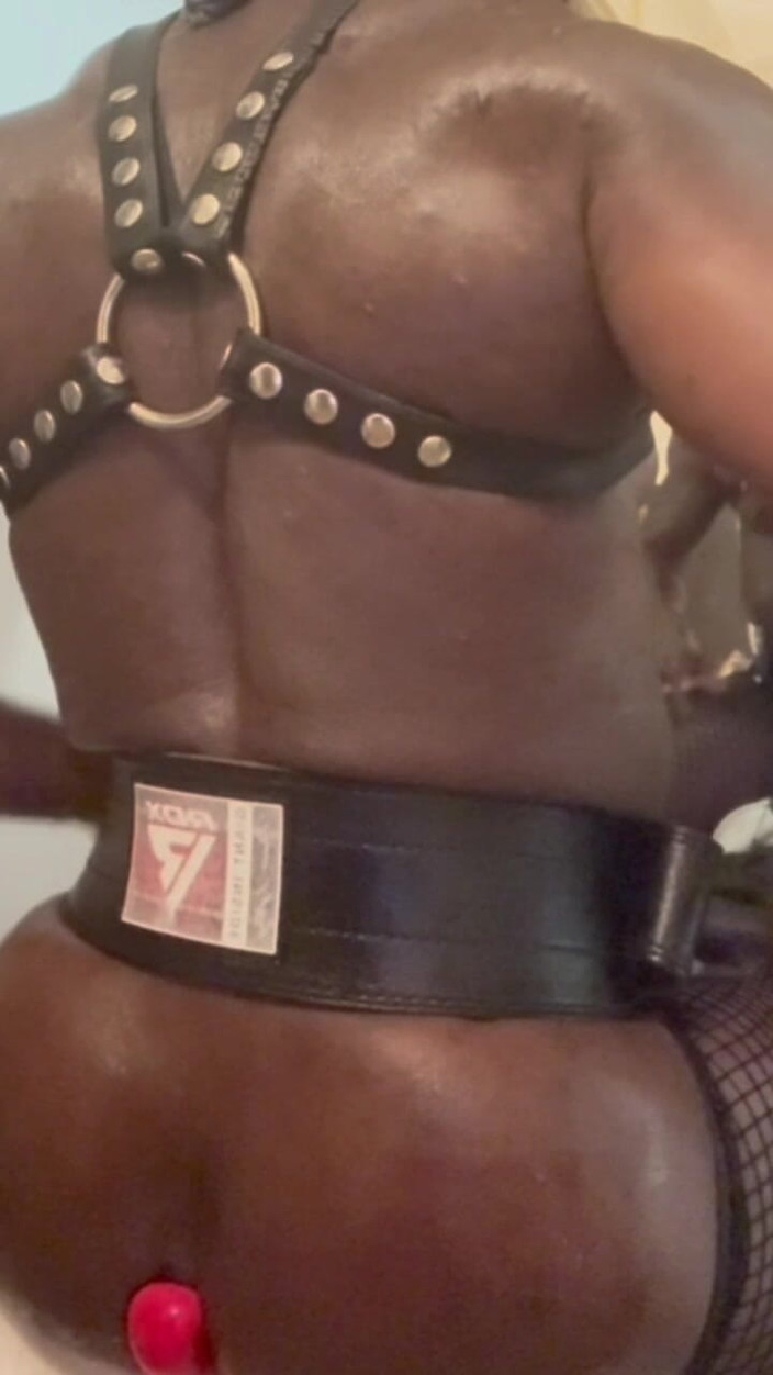 Black mature kinky muscle: ビデオチャット網黒筋肉尻大人のおもちゃ