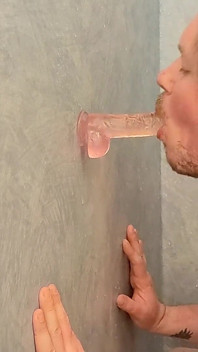 Duşta dildo sakso