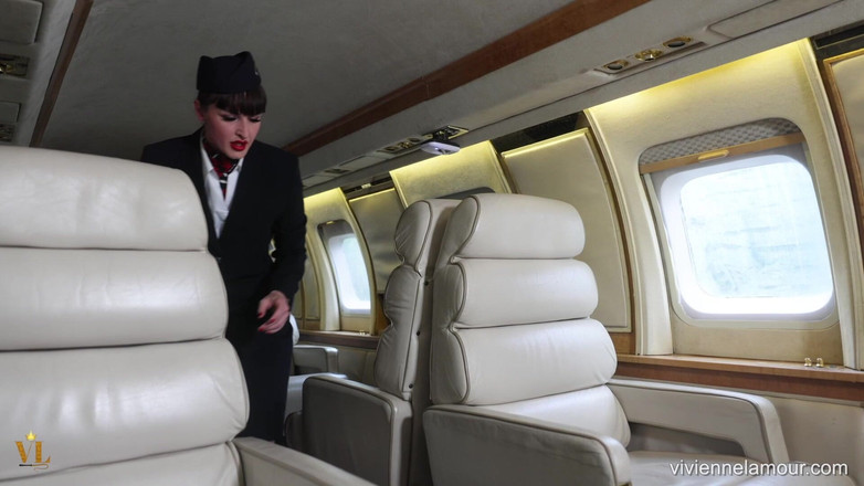 Vivienne l'Amour: Vivienne L'amour - privé jet pov - pijpbeurt omkoping