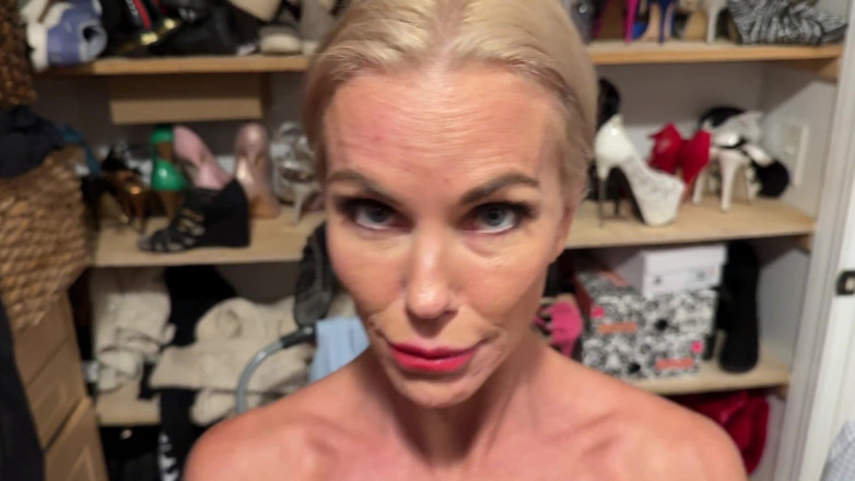 Tatiana Steele: 熟女tatiana Steele在衣柜里给ian口交