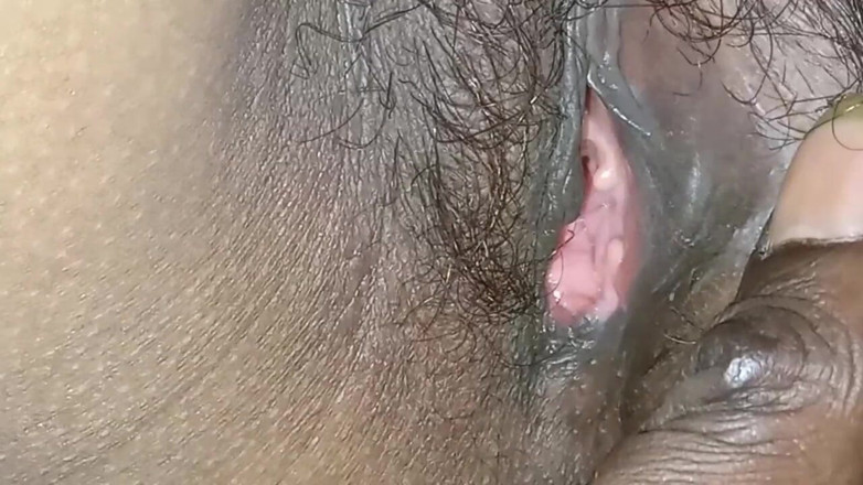 Bengaliauntykichut: 我的继妹继子按摩我的阴户并操了我印度德西哥语 音频