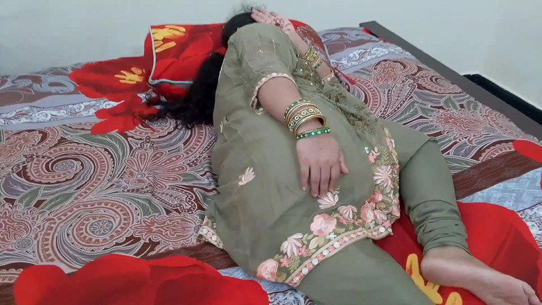 QueenbeautyQB: Indian Stepmom Invites When No One Is Home