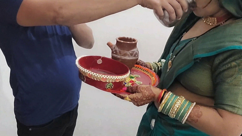 Komalaman: Eu sou um policial gostoso, estamos pensando em sexo a...