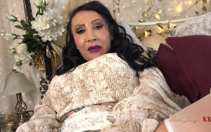 Aunt Judy's XXX: AuntJudysXXX - твоя грудастая зрелая мачеха Nicole Dupapillon позволяет тебе трахать ее в видео от первого лица