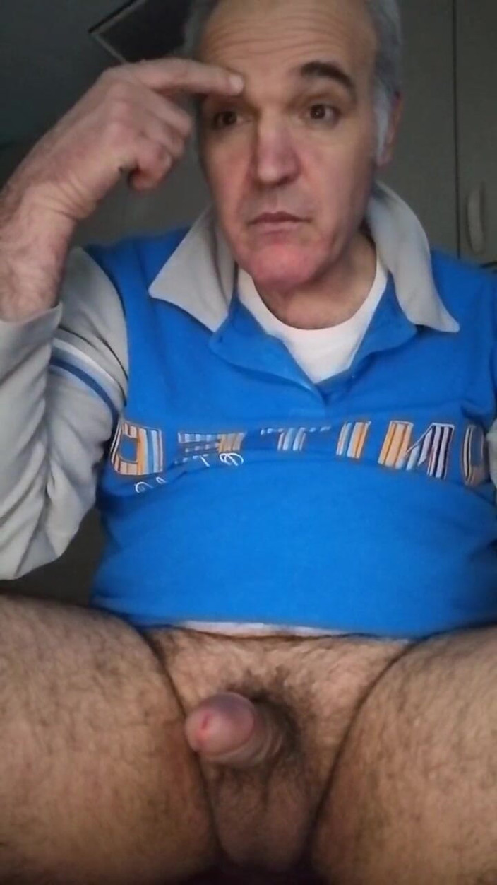 Setesesso7: Popomu ve sert penisimi mastürbasyon yapıyorum, her zaman memnun etmeye...