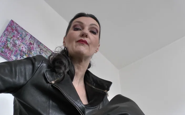 Lady Victoria Valente: Over-the-knee Spanking, POV, Lady Victoria Valente