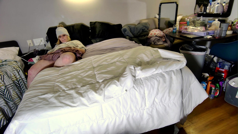 Alpha stud 4 u: Bawanya dalam skirt dan baju yang dipenuhi, awek kolej emo