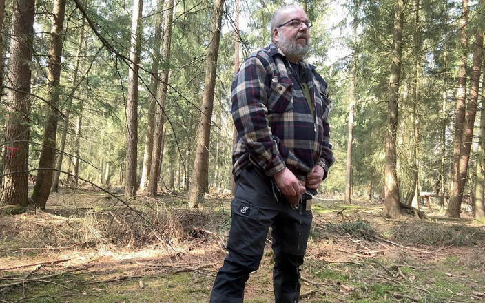 Qualzucht: Waldspaziergang, Frühling Und Eine Menge Spaß Danach!